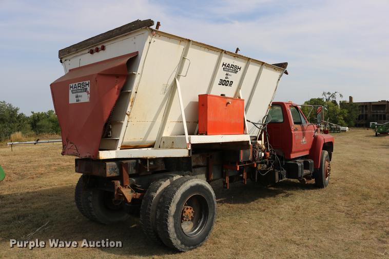image for item DD0159 1987 Ford F800 feed truck