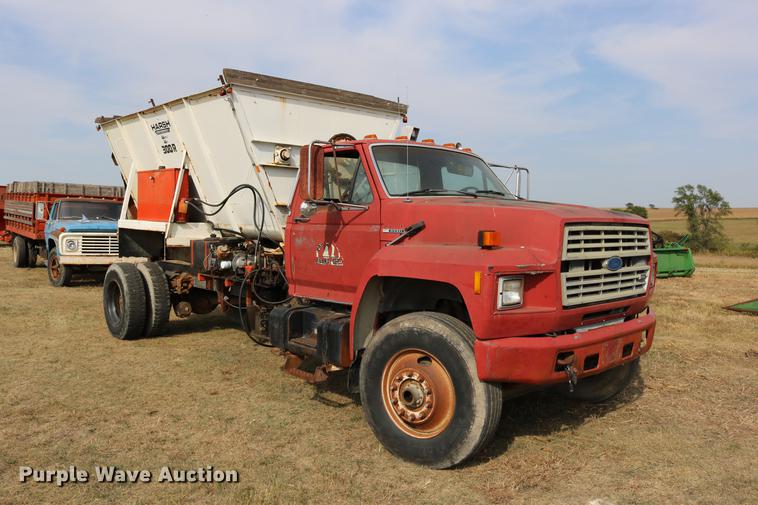 image for item DD0159 1987 Ford F800 feed truck