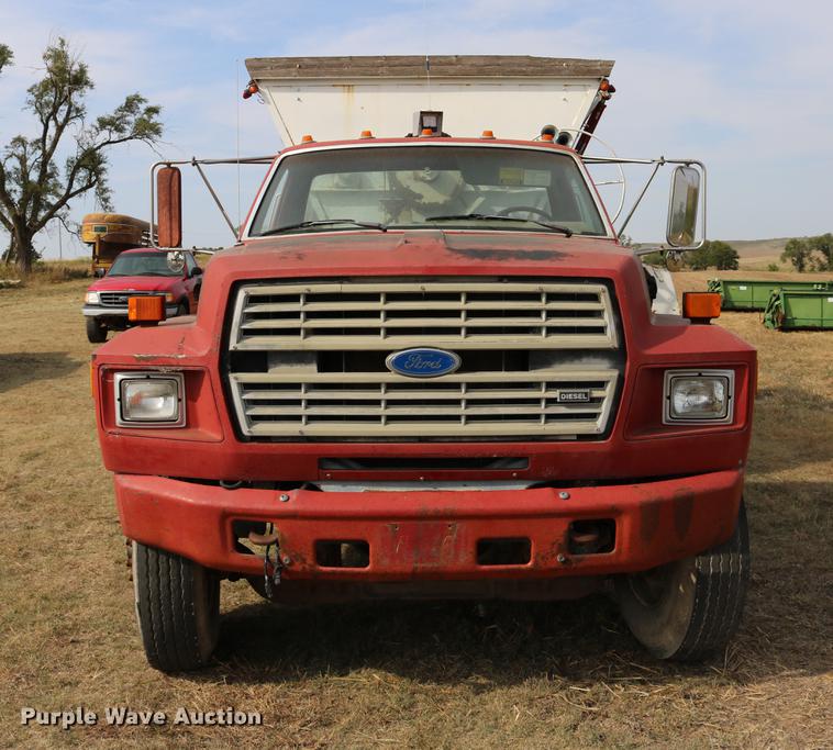 image for item DD0159 1987 Ford F800 feed truck