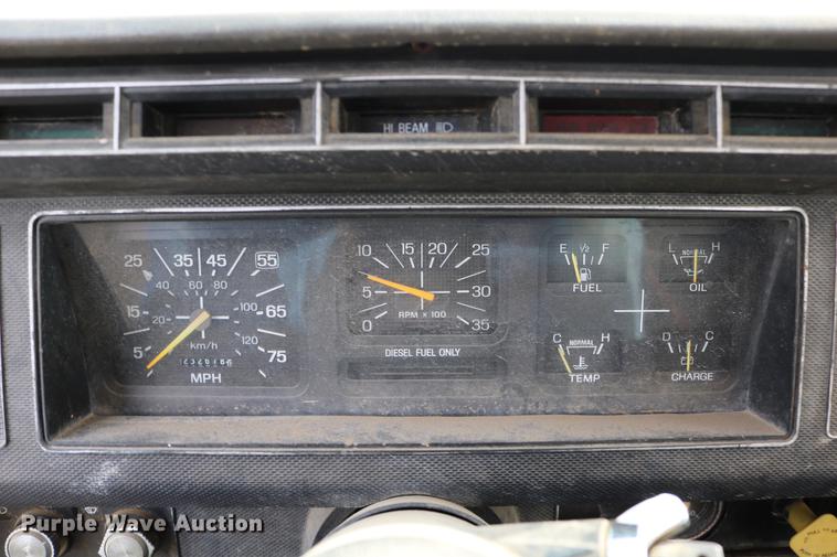 image for item DD0159 1987 Ford F800 feed truck