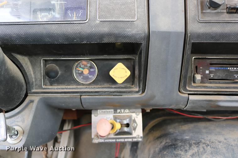 image for item DD0159 1987 Ford F800 feed truck