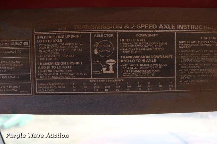 image for item DD0159 1987 Ford F800 feed truck