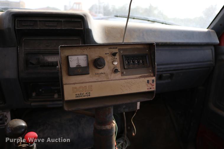 image for item DD0159 1987 Ford F800 feed truck