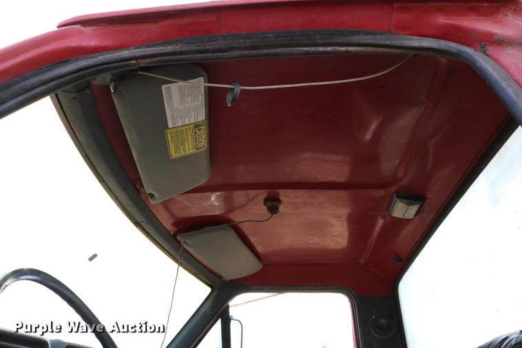 image for item DD0159 1987 Ford F800 feed truck