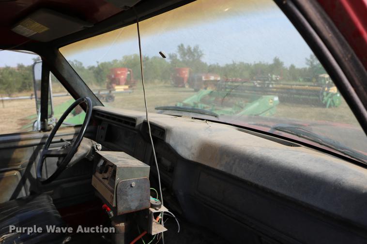 image for item DD0159 1987 Ford F800 feed truck