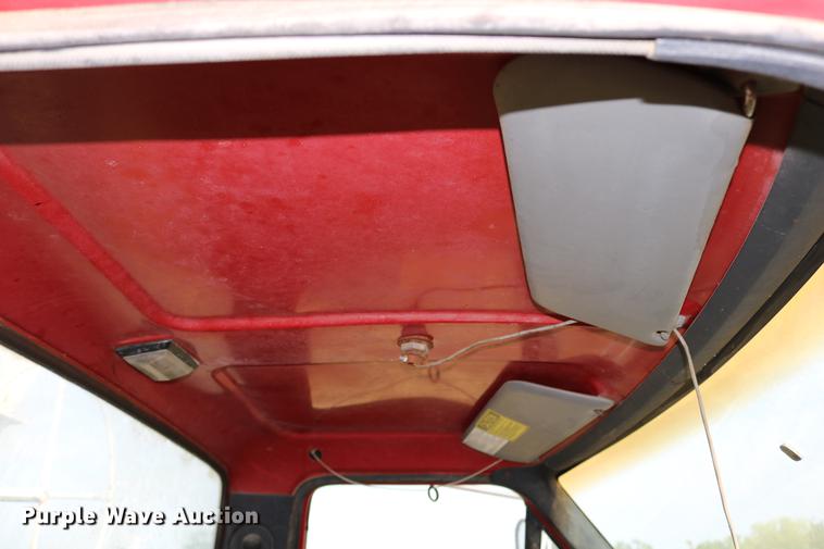 image for item DD0159 1987 Ford F800 feed truck