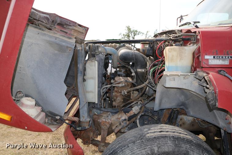 image for item DD0159 1987 Ford F800 feed truck