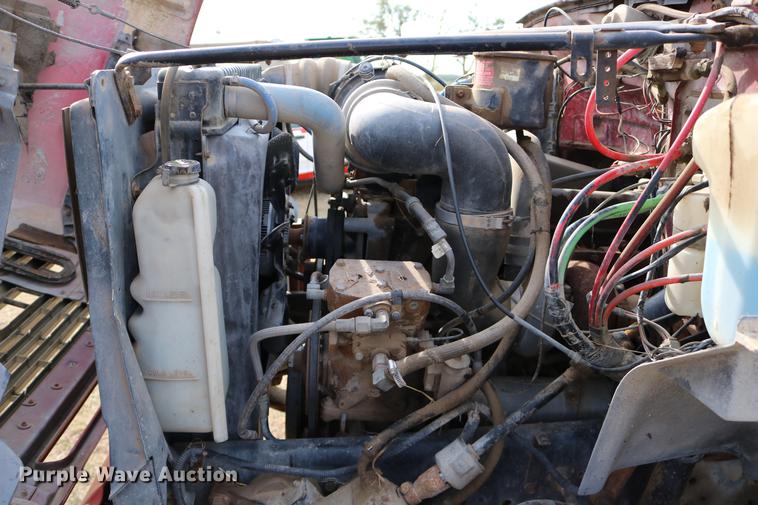 image for item DD0159 1987 Ford F800 feed truck