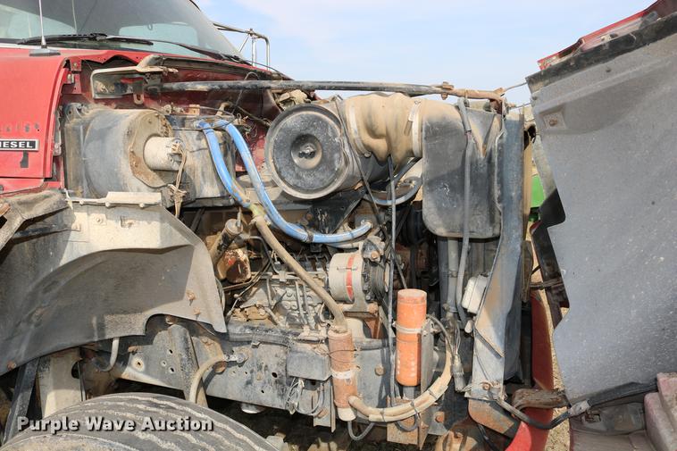 image for item DD0159 1987 Ford F800 feed truck