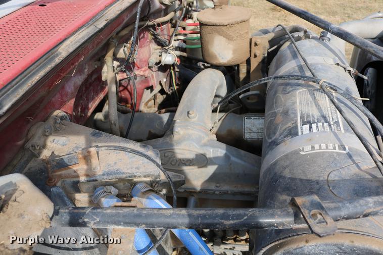 image for item DD0159 1987 Ford F800 feed truck