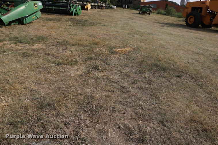 image for item DD0159 1987 Ford F800 feed truck