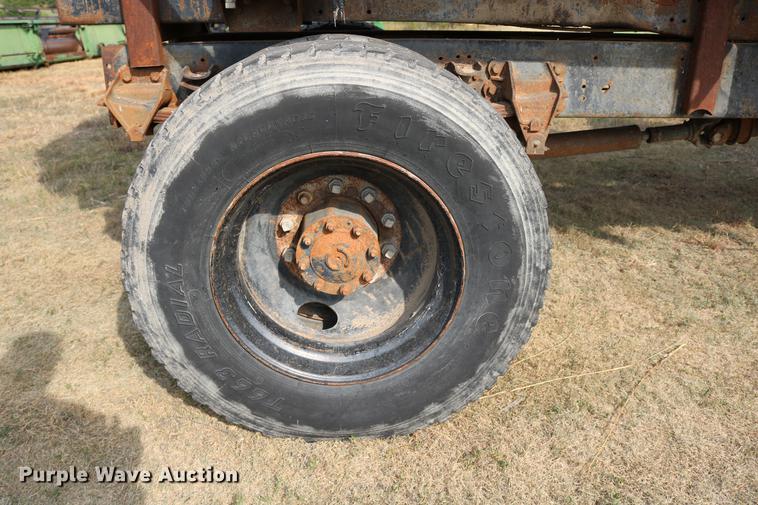 image for item DD0159 1987 Ford F800 feed truck