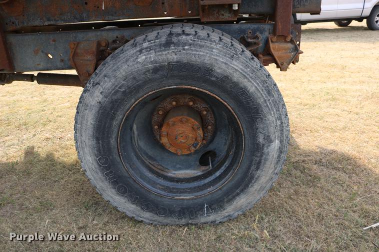 image for item DD0159 1987 Ford F800 feed truck