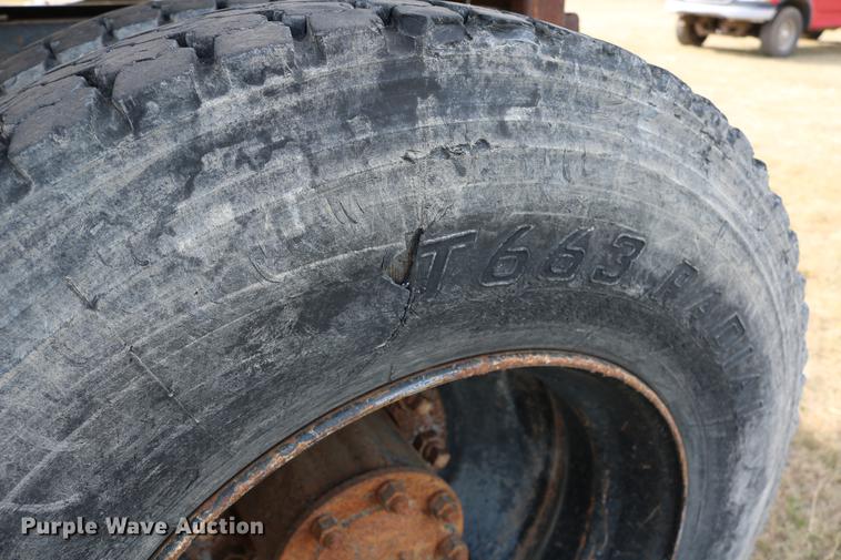 image for item DD0159 1987 Ford F800 feed truck