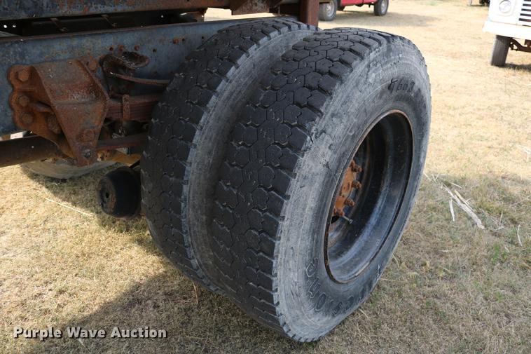 image for item DD0159 1987 Ford F800 feed truck