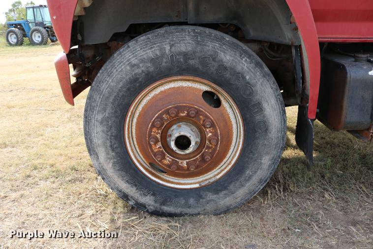 image for item DD0159 1987 Ford F800 feed truck