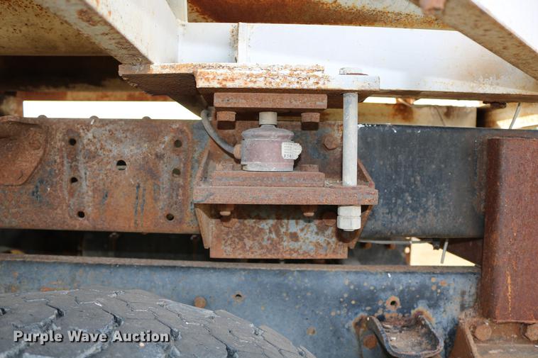 image for item DD0159 1987 Ford F800 feed truck