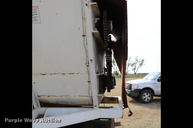 image for item DD0159 1987 Ford F800 feed truck