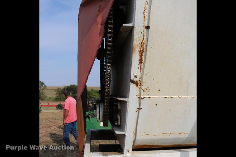 image for item DD0159 1987 Ford F800 feed truck
