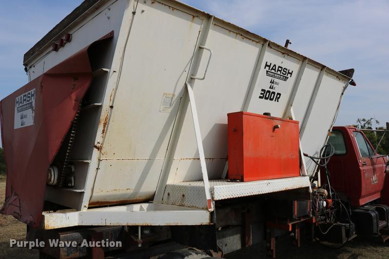 image for item DD0159 1987 Ford F800 feed truck