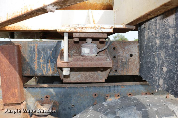 image for item DD0159 1987 Ford F800 feed truck