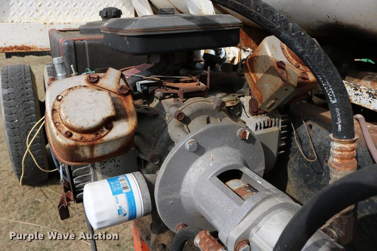 image for item DD0159 1987 Ford F800 feed truck