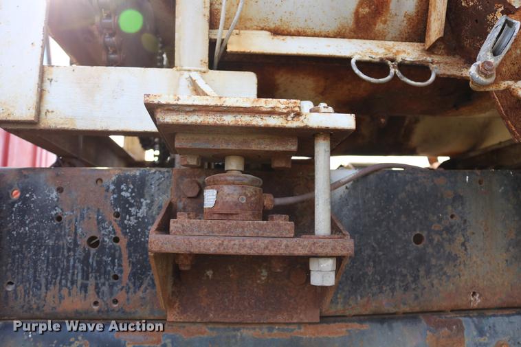 image for item DD0159 1987 Ford F800 feed truck