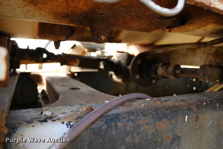 image for item DD0159 1987 Ford F800 feed truck