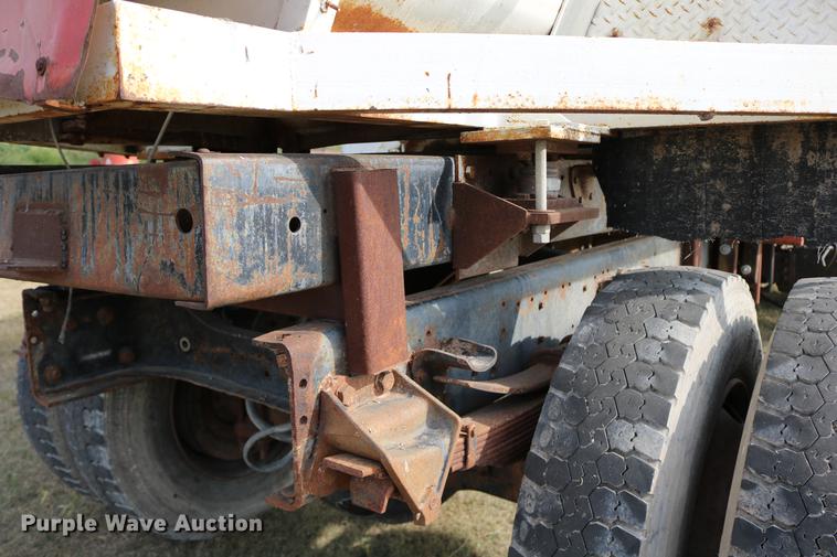 image for item DD0159 1987 Ford F800 feed truck