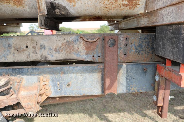 image for item DD0159 1987 Ford F800 feed truck