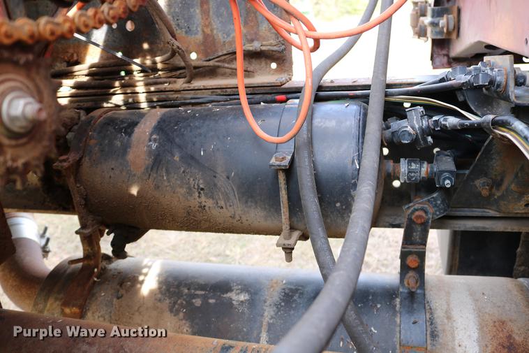 image for item DD0159 1987 Ford F800 feed truck