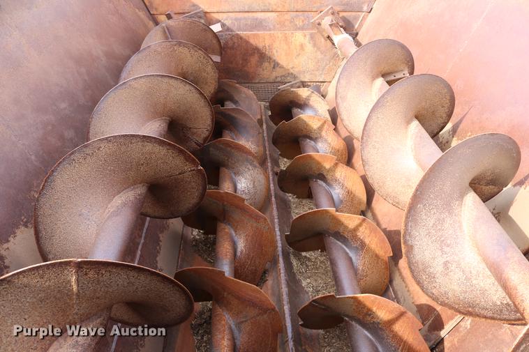 image for item DD0159 1987 Ford F800 feed truck