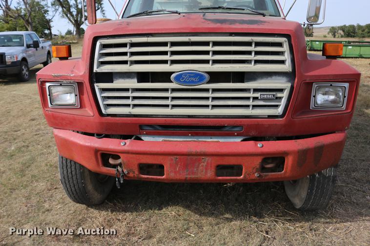 image for item DD0159 1987 Ford F800 feed truck