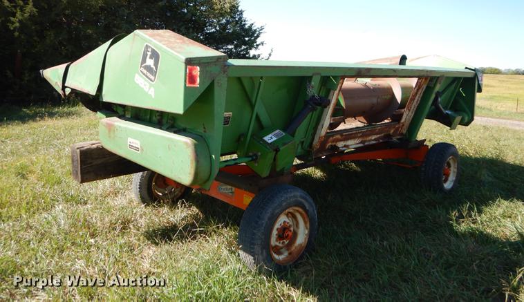 image for item DD0758 John Deere 653A row crop head