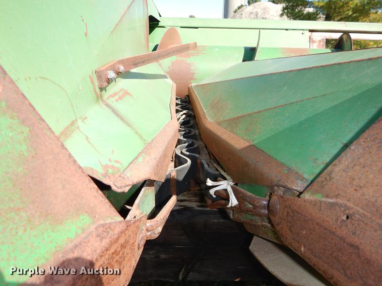 image for item DD0758 John Deere 653A row crop head