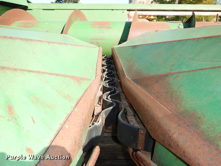 image for item DD0758 John Deere 653A row crop head