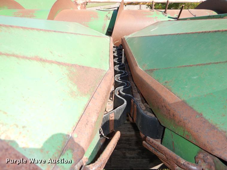 image for item DD0758 John Deere 653A row crop head