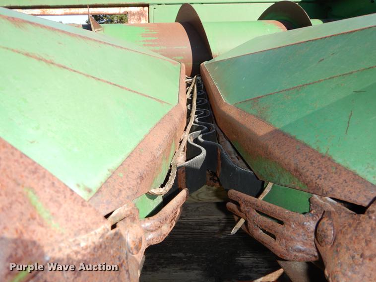 image for item DD0758 John Deere 653A row crop head