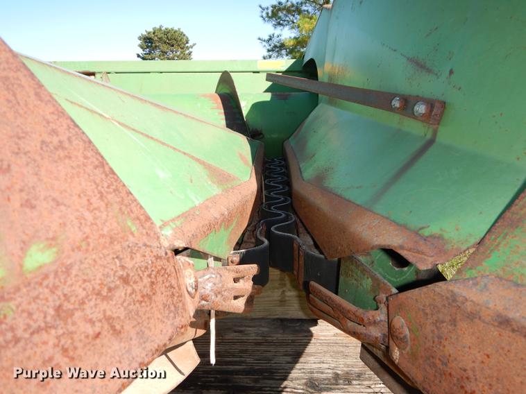image for item DD0758 John Deere 653A row crop head