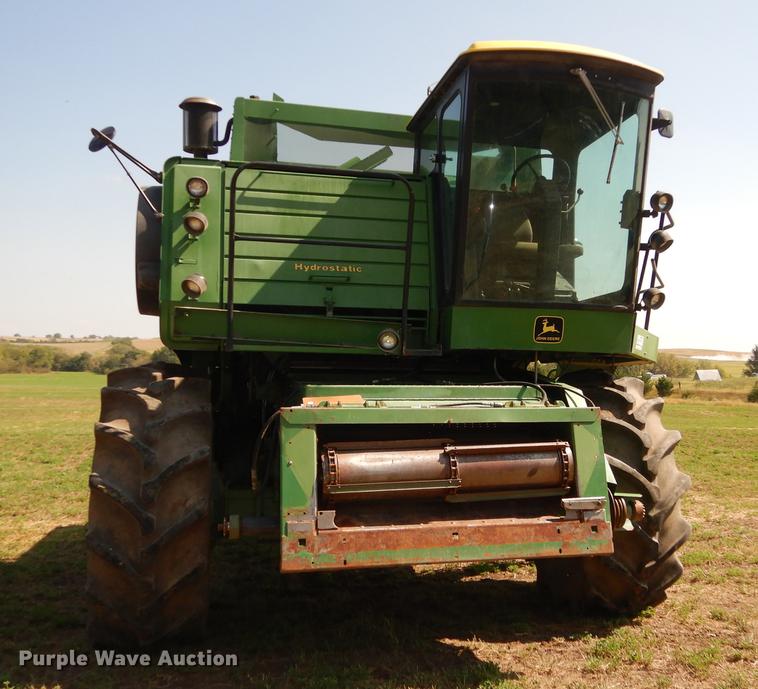 image for item DD0763 1983 John Deere 7720 combine