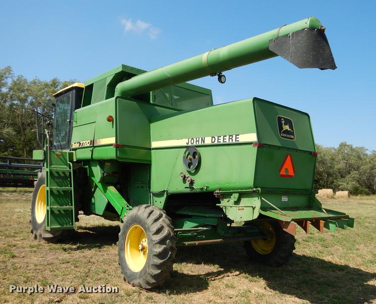 image for item DD0763 1983 John Deere 7720 combine