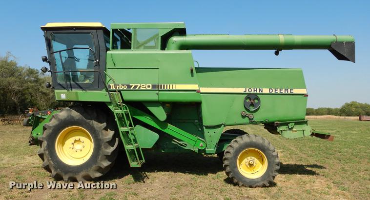 image for item DD0763 1983 John Deere 7720 combine