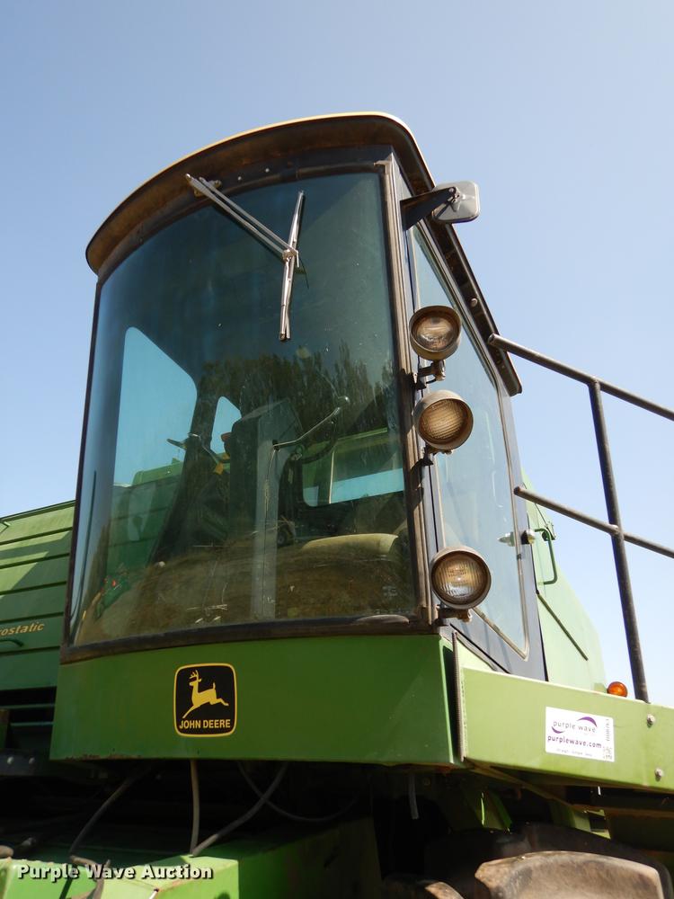 image for item DD0763 1983 John Deere 7720 combine