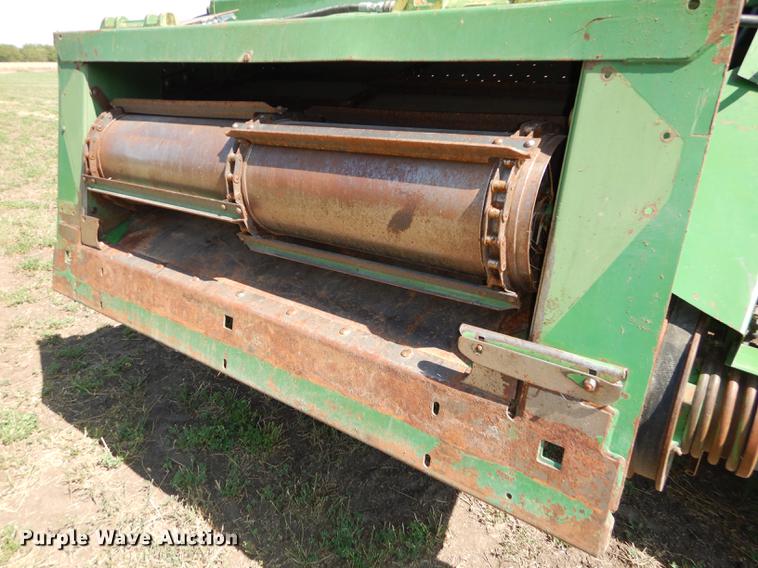 image for item DD0763 1983 John Deere 7720 combine