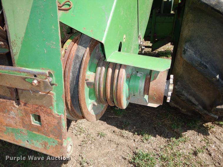 image for item DD0763 1983 John Deere 7720 combine