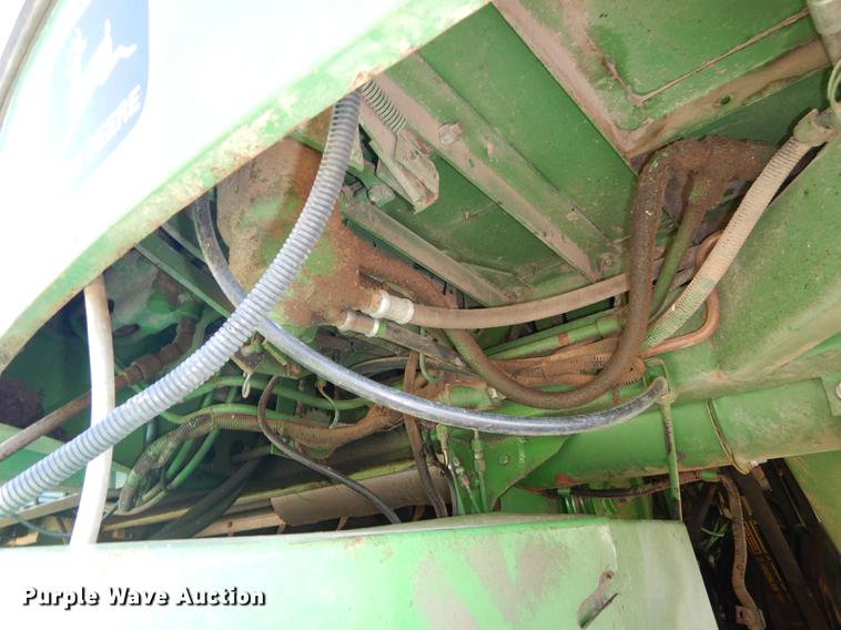 image for item DD0763 1983 John Deere 7720 combine