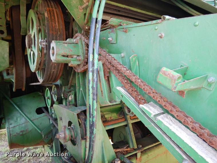 image for item DD0763 1983 John Deere 7720 combine