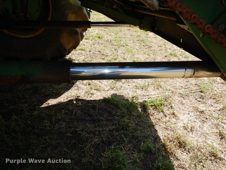 image for item DD0763 1983 John Deere 7720 combine