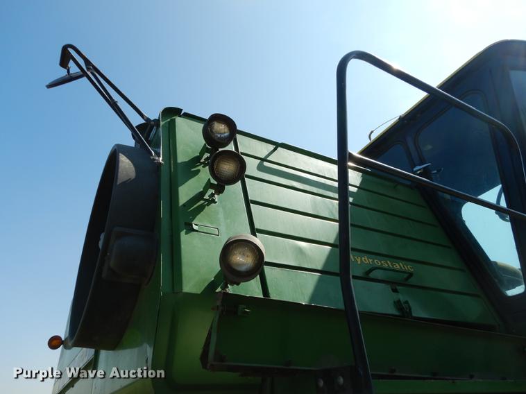 image for item DD0763 1983 John Deere 7720 combine