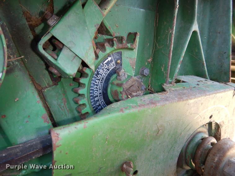 image for item DD0763 1983 John Deere 7720 combine